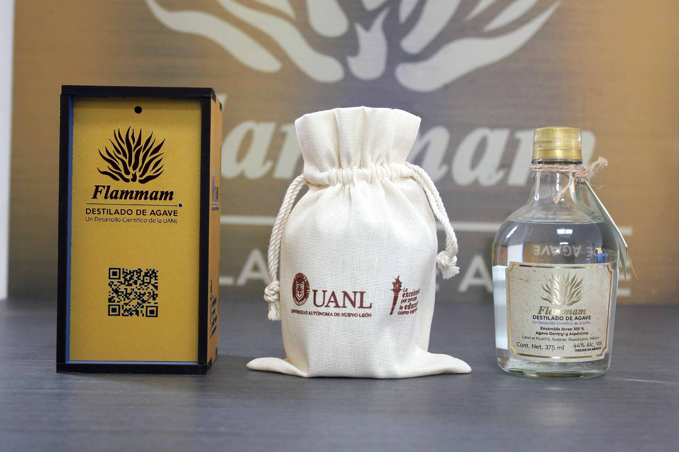 Presentaciones: caja, morral UANL y botella 375ml